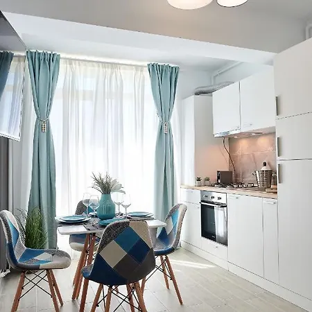 Summer N Pools ナボダリ